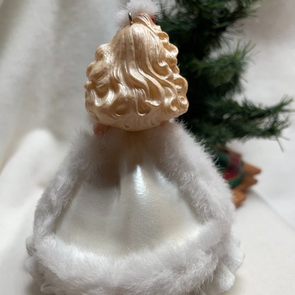 Happy Holidays BARBIE Doll Hallmark Ornament - Picture 2 of 6